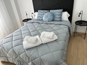 3 slaapkamers, een bureau, een strijkplank/strijkijzer, gratis wifi