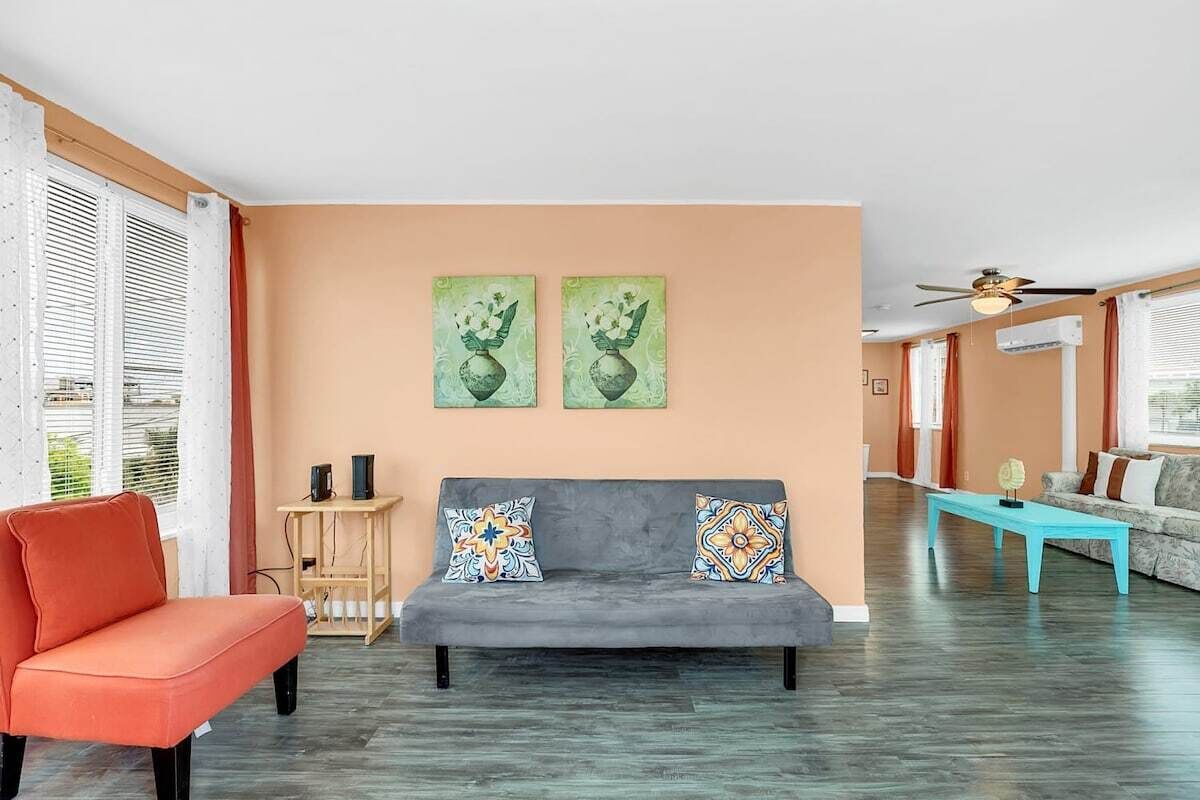 Ocean Breeze: Spacious and Inviting Beach Home