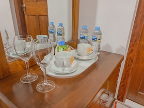 Deluxe-Doppelzimmer | Essbereich im Zimmer