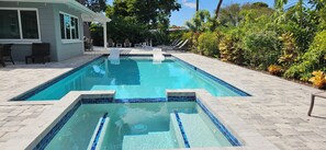 حمّام سباحة خارجي، حمّام سباحة مُدفَّأ