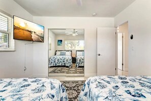 3 bedrooms, desk, iron/ironing board, free WiFi