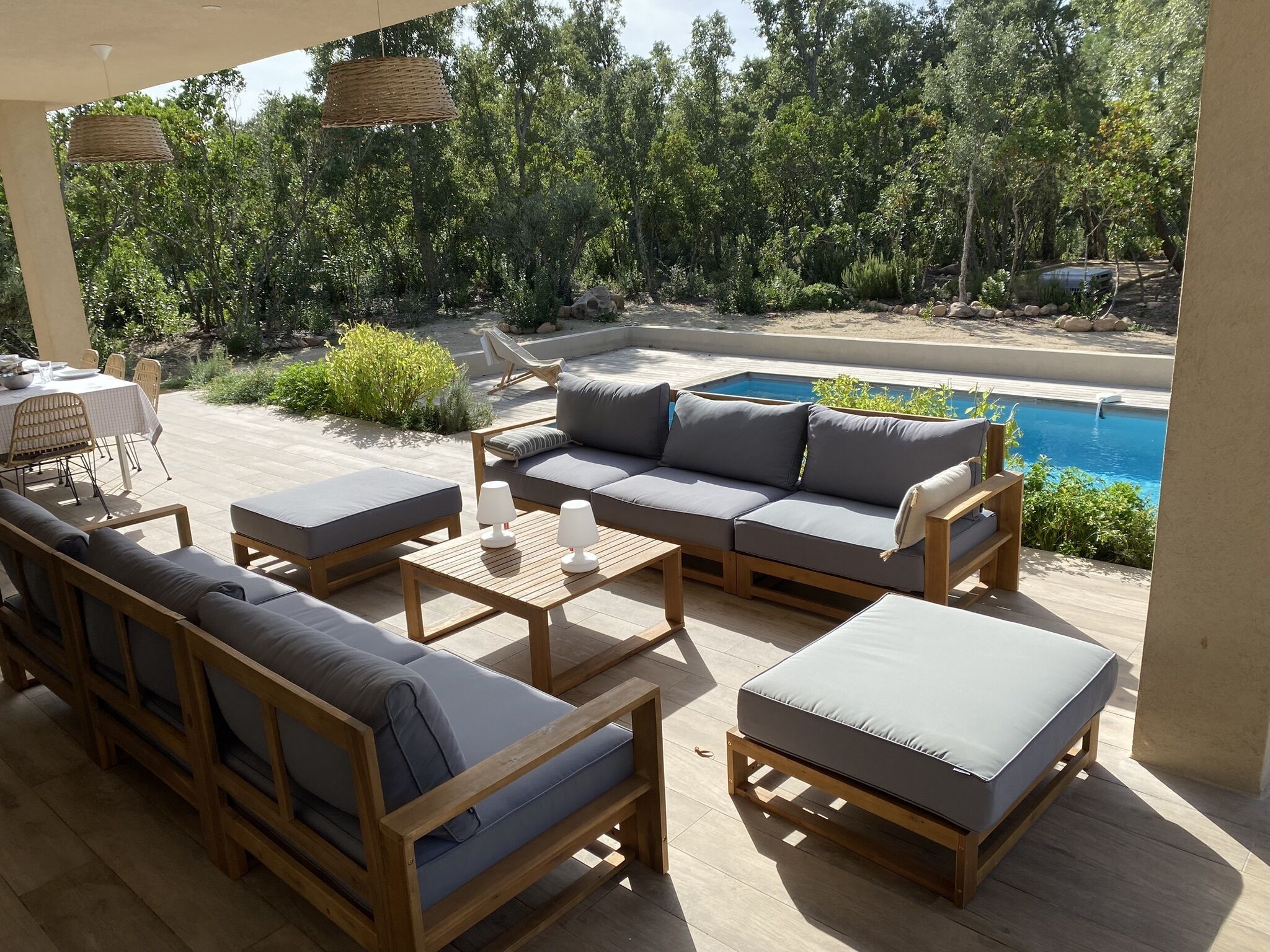 تناول الطعام بالخارج