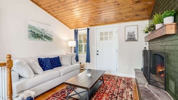 TV, fireplace, stereo, offices