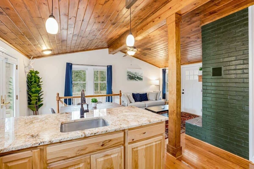 Forest Chalet W/ Hot Tub & Bbq Grill - Harpers Ferry, WV