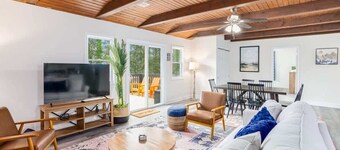 Modern Harpers Ferry Cabin w Hot Tub, Deck, WiFi!