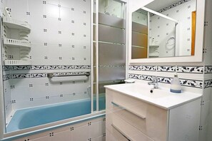 Dusche, Haartrockner, Bidet, Handtücher