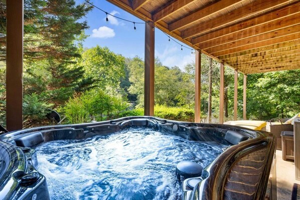 Outdoor spa tub