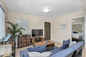 1 bedroom, WiFi, bed sheets - Quiet, Comfortable Sunset Ocean Beach Apartment! (San Diego)