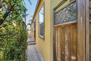 Exterior detail - Quiet, Comfortable Sunset Ocean Beach Apartment! (San Diego)