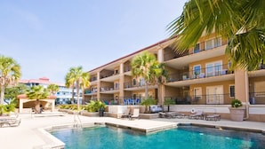 Pool - Brass Rail 106 | Enjoy an Easy Stroll to the Beach or Pool! (Tybee Island)