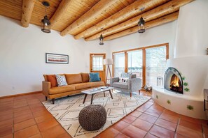 TV, fireplace, offices - Casa Escondido- Quiet | Decks | 3BR | El Dorado (Santa Fe)