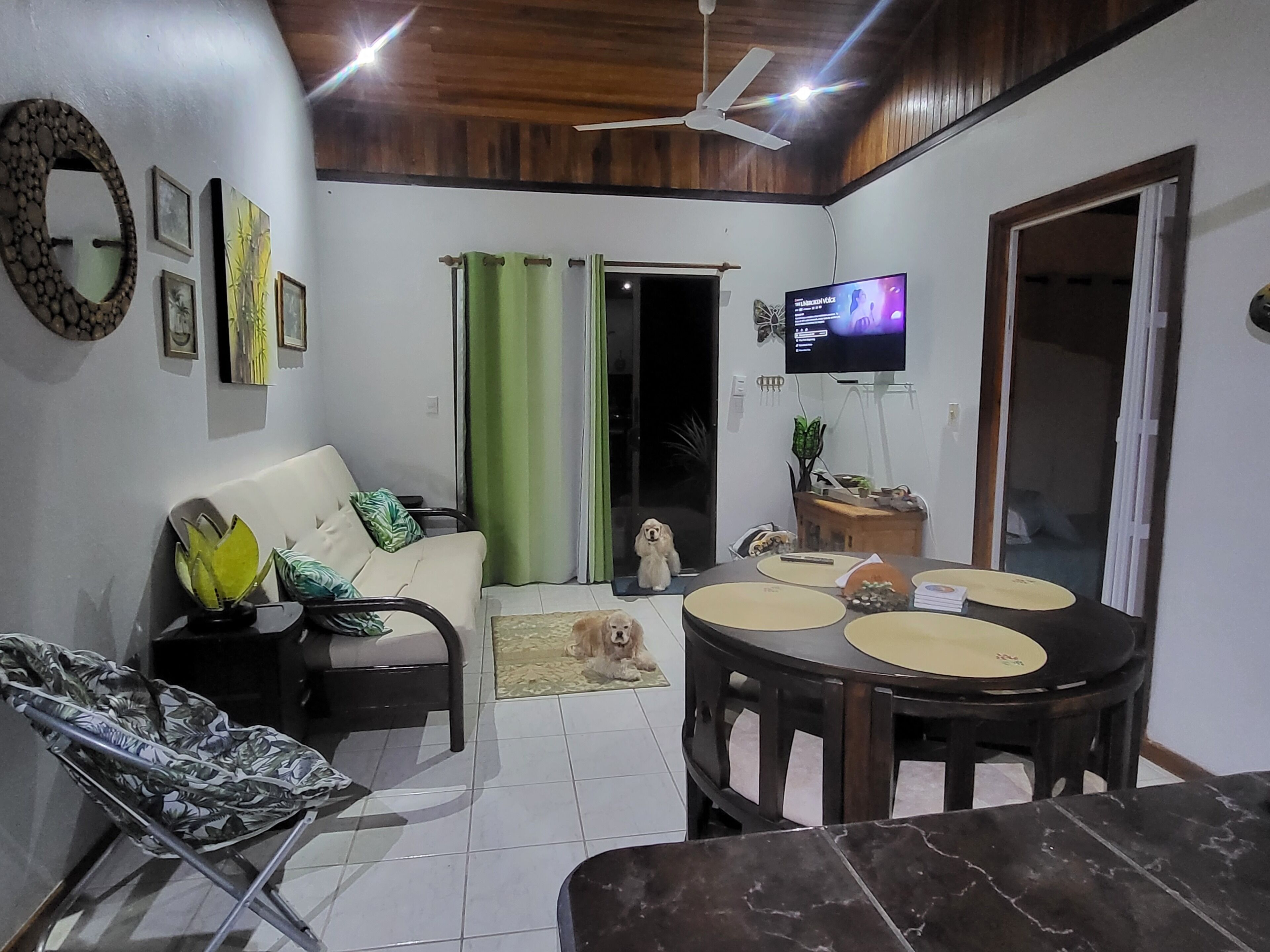 Appartement Familial | Coin séjour | Télévision à écran plat