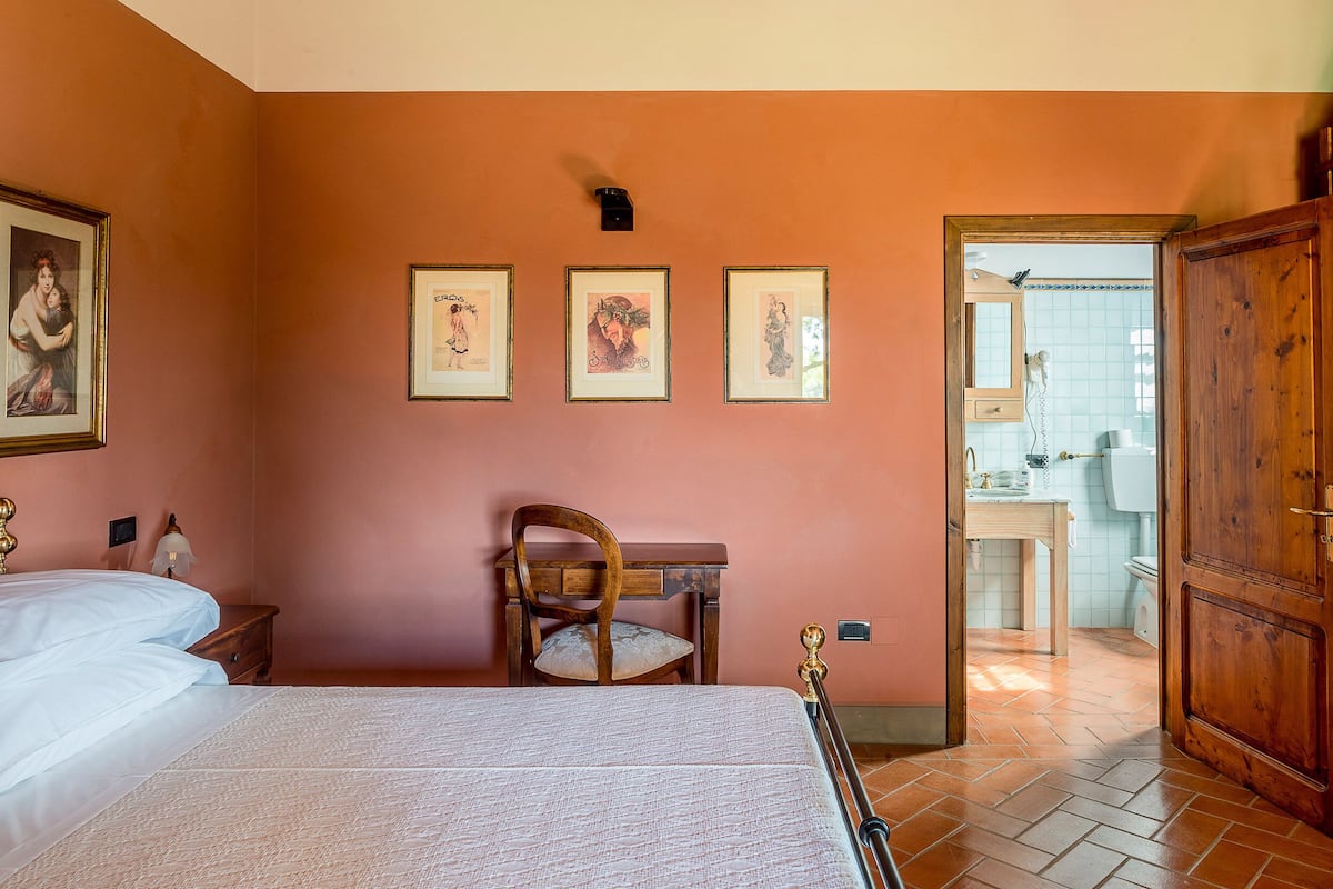 Down comforters, memory foam beds, minibar, free WiFi