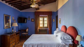 Minibar, wifi gratis y ropa de cama