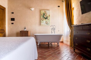Exclusive Room, 2 Bedrooms, Bathtub, Courtyard View - Villa Delia Hotel & Cooking School (Casciana Terme Lari)