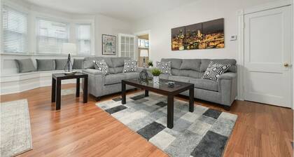 View from the Top! Steps from Grandview, Sleeps 8