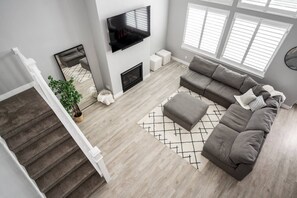 Smart TV, fireplace, books - 2 Full Kitchens XL Groups HUGE Fenced Yard & Parks (Saratoga springs)