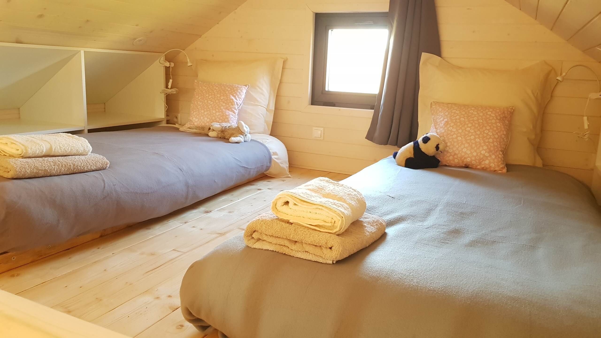 4 bedrooms, travel crib, free WiFi, bed sheets