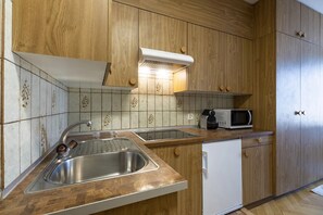 Estúdio standard, 1 cama Queen | Cozinha privada | Geladeira, micro-ondas, máquina de café expresso