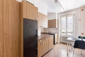 Private kitchen - Mole Residence by Homenhancement (Geneva)