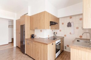 Basic Apartment, 1 Queen Bed | Private kitchen | Fridge, microwave, espresso maker, eco-friendly cleaning products - Mole Residence by Homenhancement (Geneva)