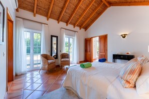 5 quartos, Wi-Fi de cortesia, roupa de cama