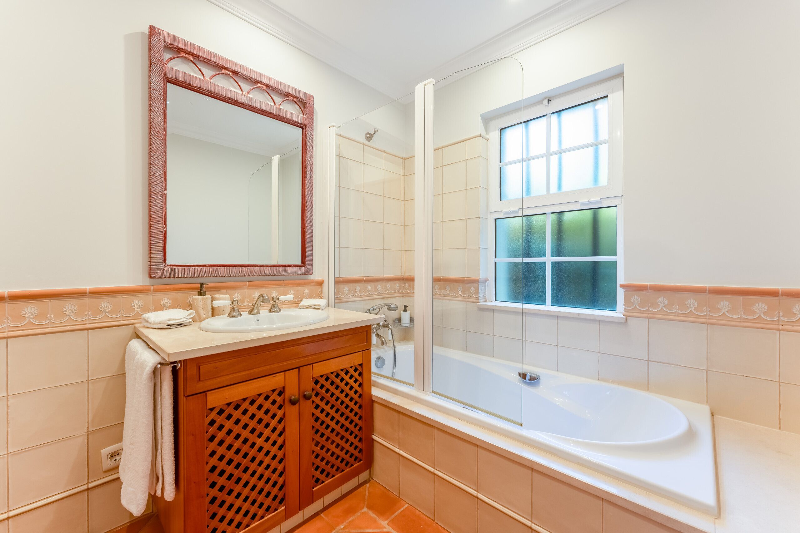 Badekar, hårføner og håndklær