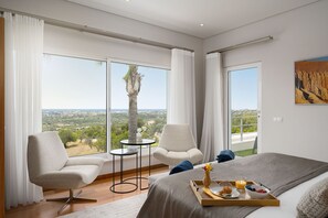 6 Schlafzimmer, Zimmersafe, Bügeleisen/Bügelbrett, kostenloses WLAN