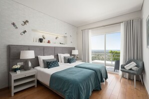 6 bedrooms, in-room safe, iron/ironing board, free WiFi