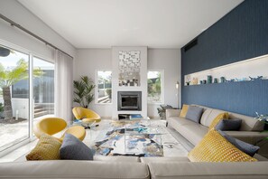 Téléviseur, foyer, lecteur de DVD