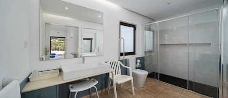 Bathtub, hair dryer, towels