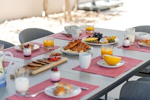Outdoor dining - Villa Flamingo - Quinta do Mar  (Vale do Lobo)