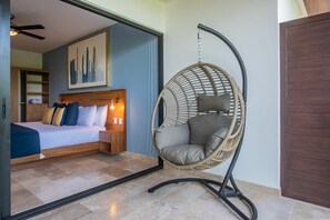 2 bedrooms, laptop workspace, travel cot, WiFi