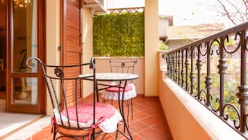 Exclusive Double Room | Terrace/patio