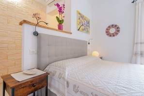 Premium bedding, memory-foam beds, free minibar items - B&B Ametista (Villasimius)