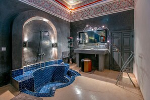 Suite Royal | Baño | Ducha y cabezal de ducha tipo lluvia