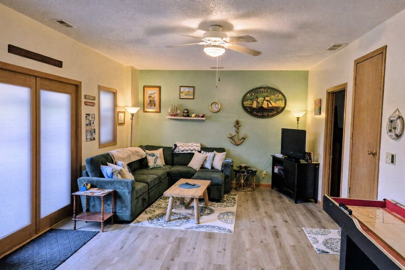 智能電視、DVD 播放機、書籍