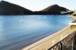 Plage à proximité, chaises longues