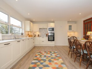 Fridge, dishwasher, cookware/dishes/utensils - Kirland (Wadebridge)