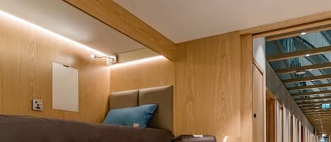 Laptop workspace, free WiFi, bed sheets