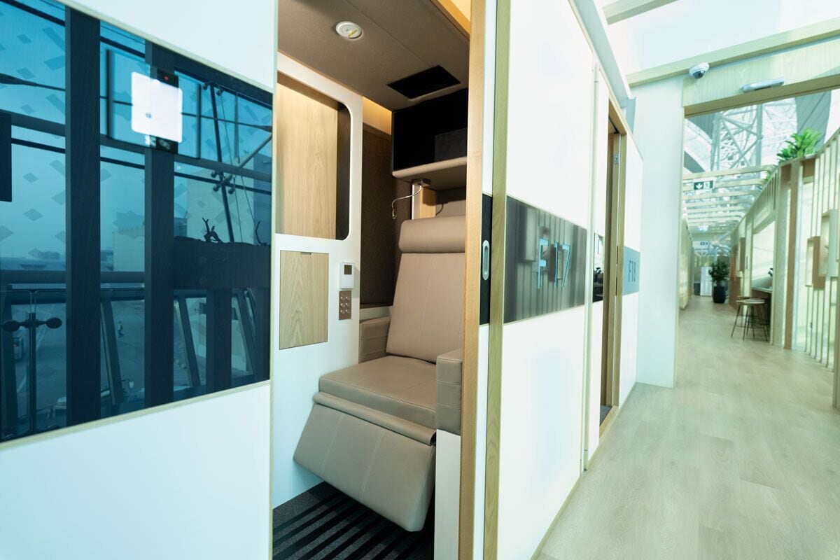 Laptop workspace, free WiFi, bed sheets