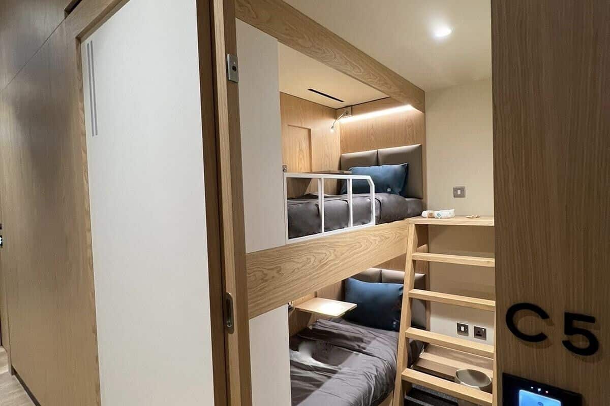 laptop workspace, free wifi, bed sheets