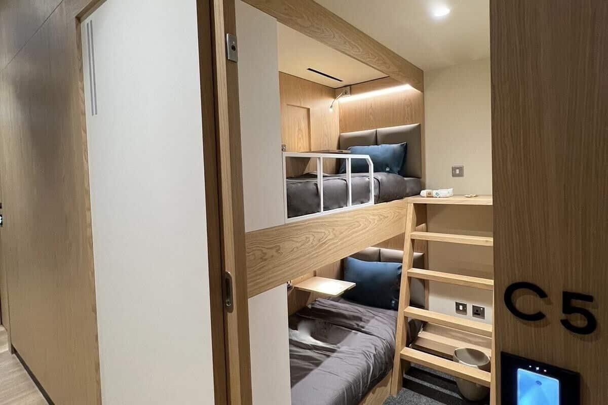 Laptop workspace, free WiFi, bed sheets