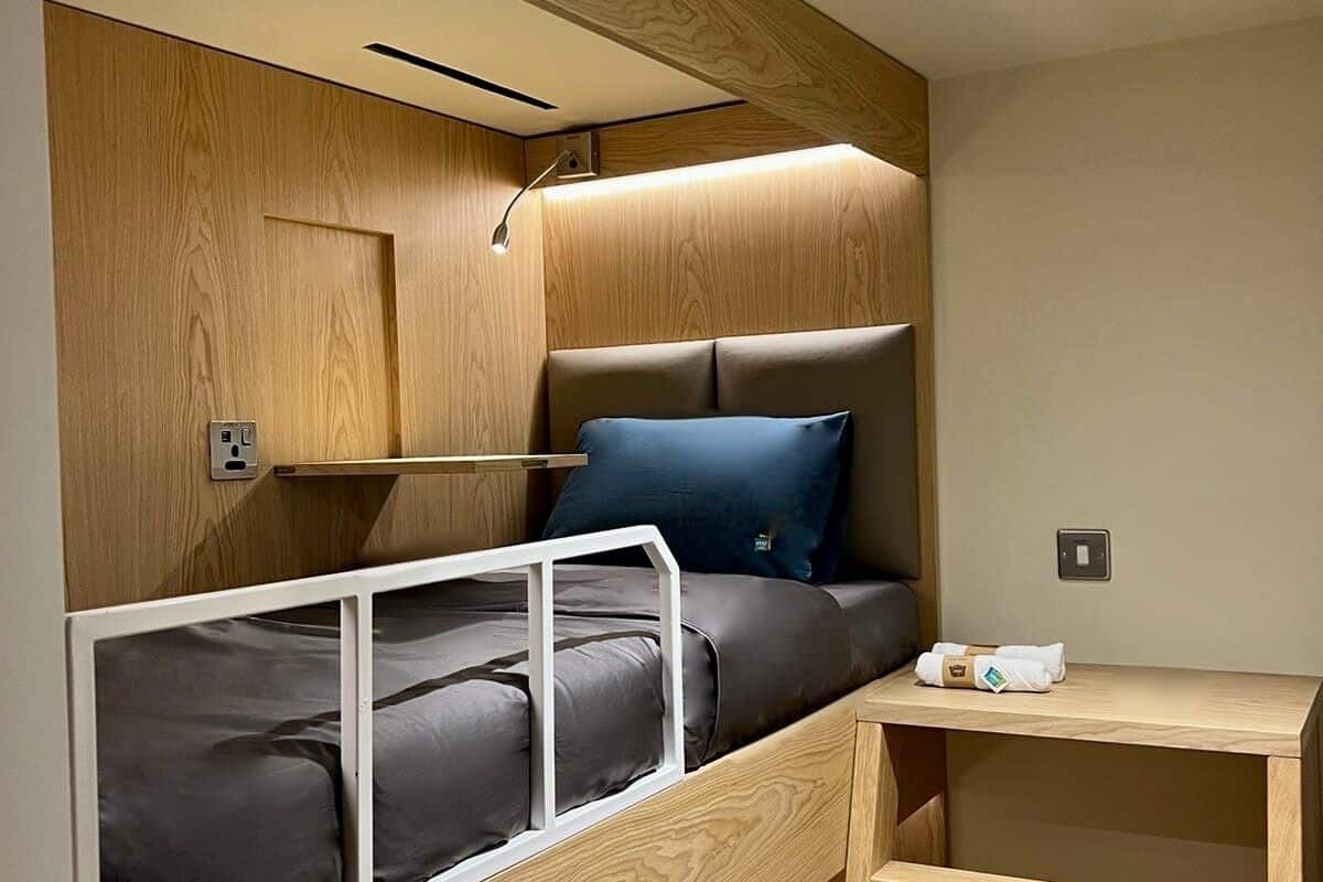 laptop workspace, free wifi, bed sheets