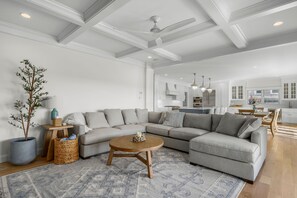 Smart-TV, Kamin, Videospiele, Tischtennisplatte