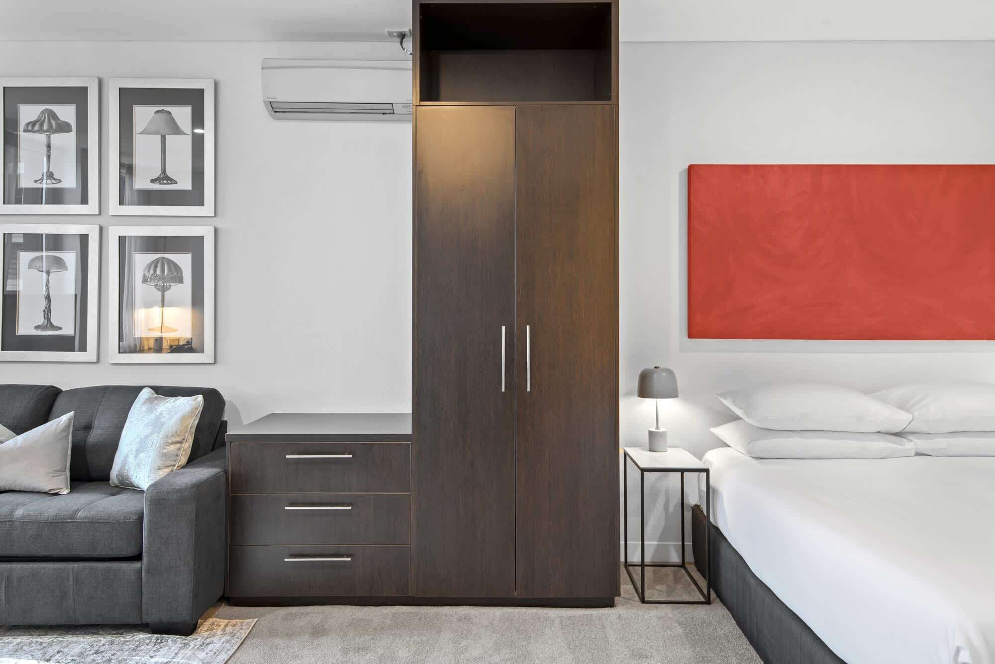 Desk, WiFi, bed sheets