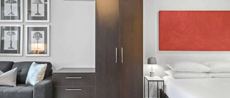 Desk, WiFi, bed sheets