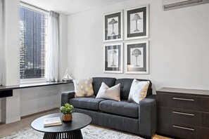 TV, offices - Charming 1-Bed Central Studio Apartment (Melbourne)