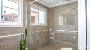 Shower - A Wave from it All- Escape to Paradise (Berrara)