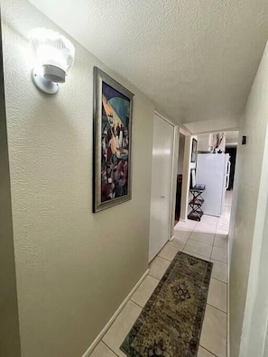 Interior - The Roadrunner4 Bd w Hot Tub & Mountain Views! (Phoenix)